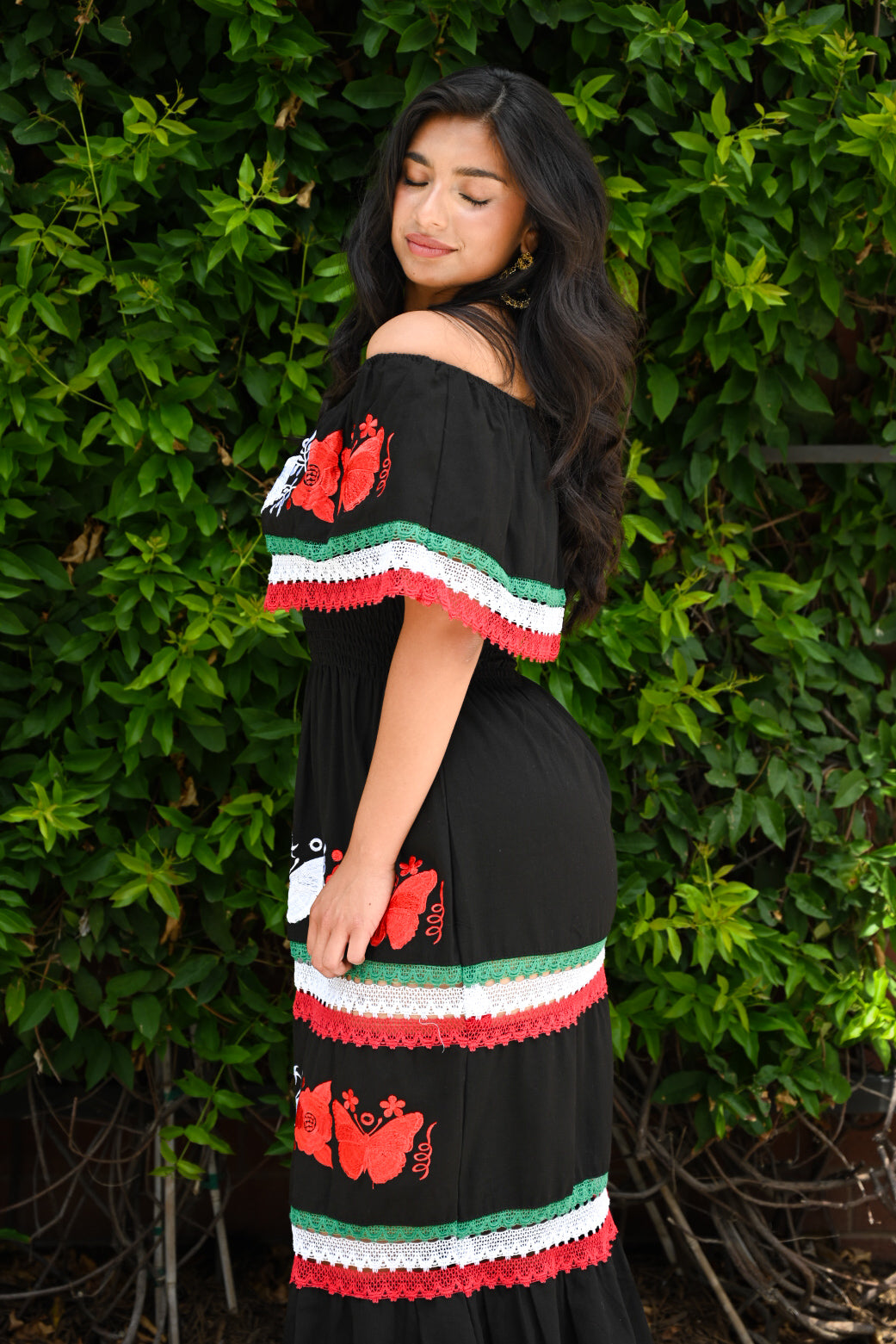 Mariposa Bandera Off-Shoulder